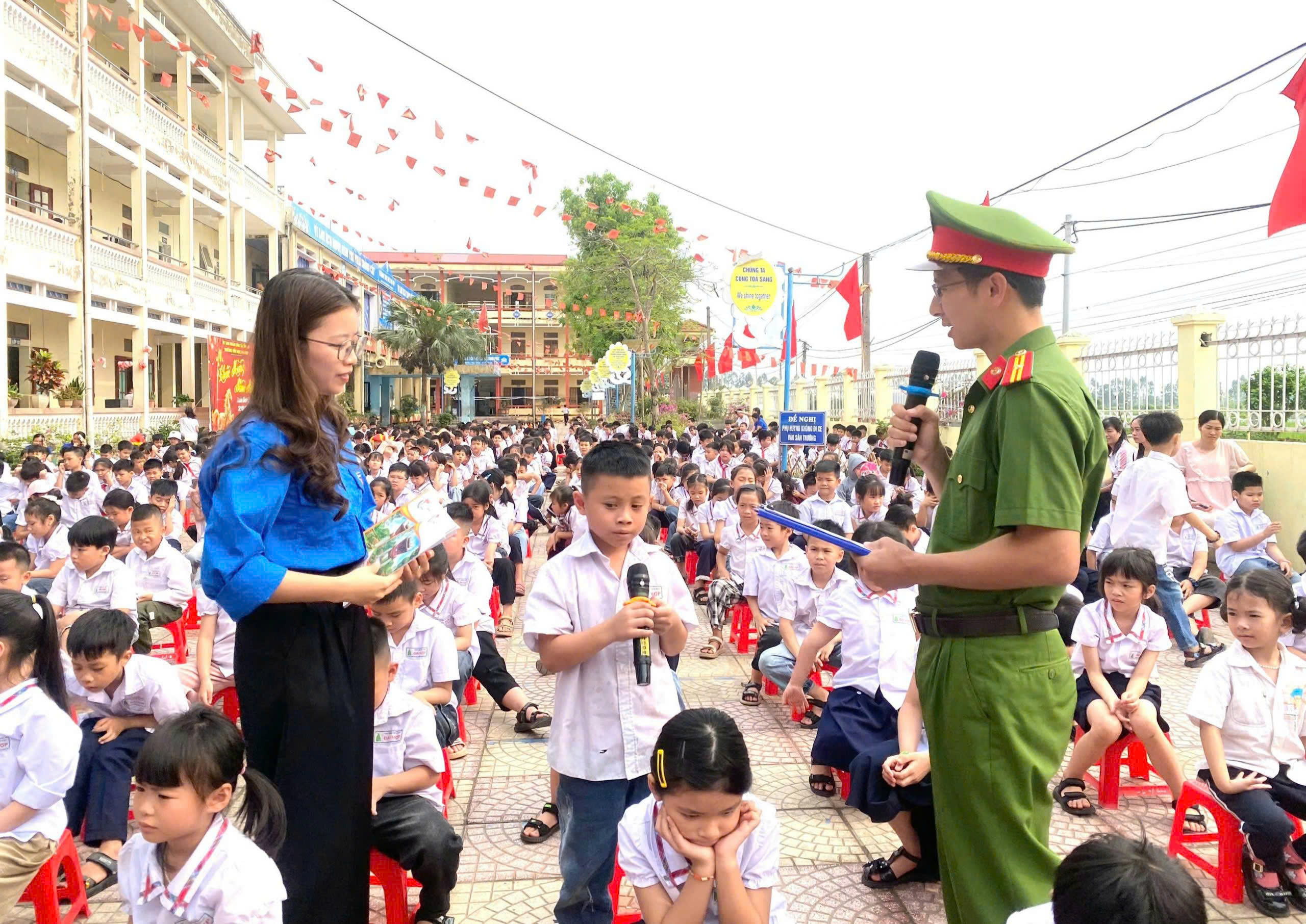 Công an xã Tân Kỳ tuyên truyền phòng, chống đuối nước và ma túy học đường